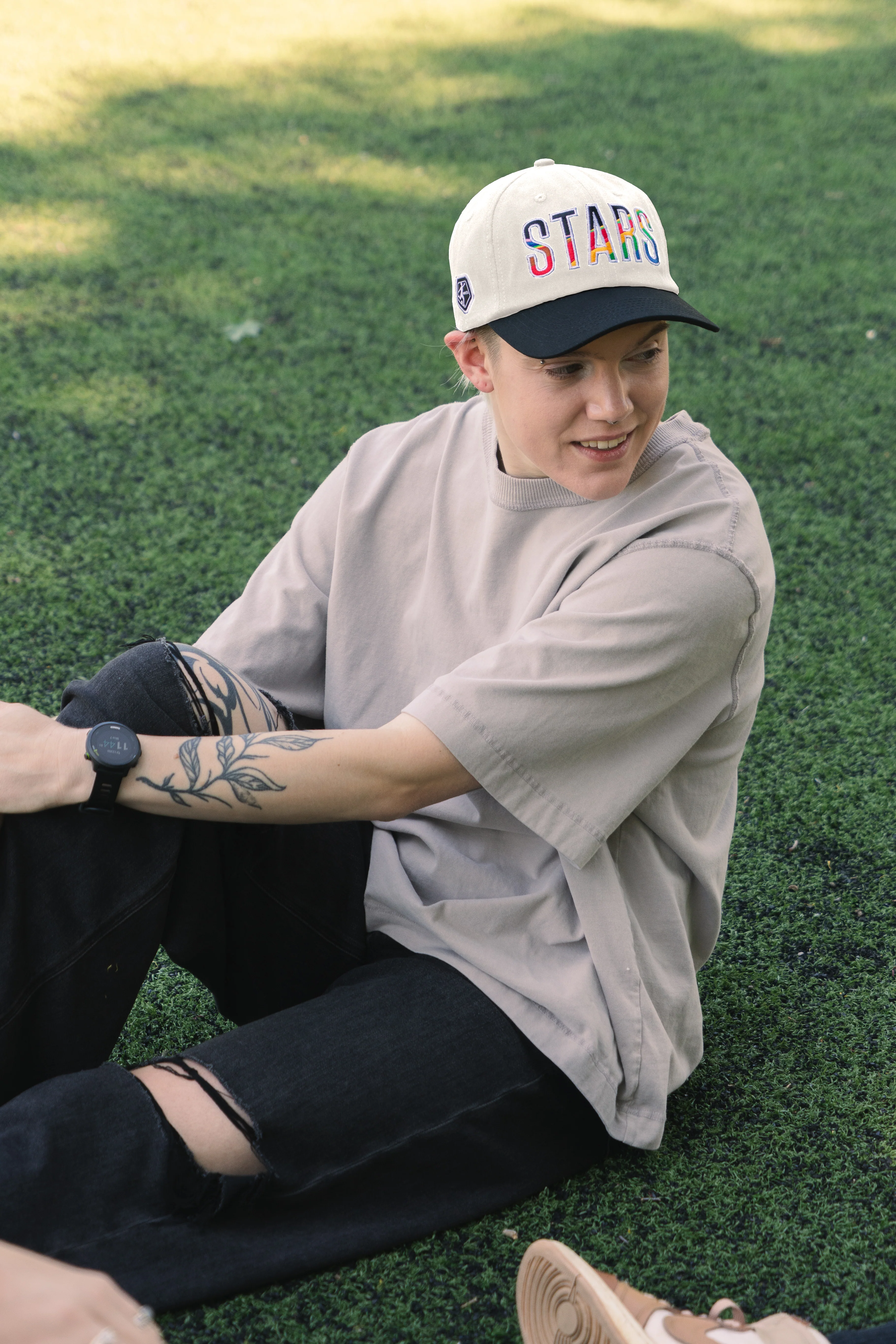 Unisex Chicago Stars Two-Toned Pride Hat - Image 5